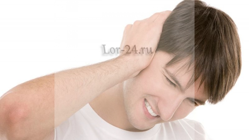 Булькает в ухе